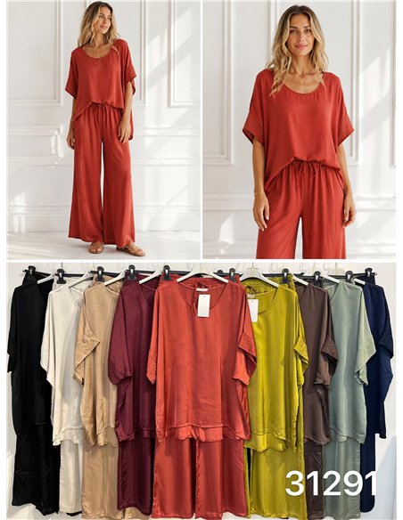 Conjunto blusa amplia satinada y pantalón palazzo