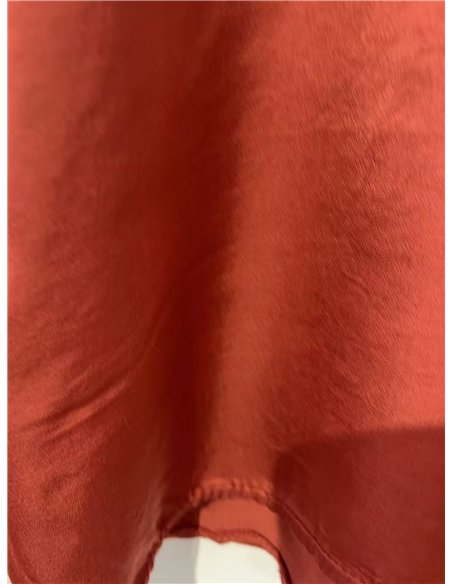 Conjunto blusa amplia satinada y pantalón palazzo
