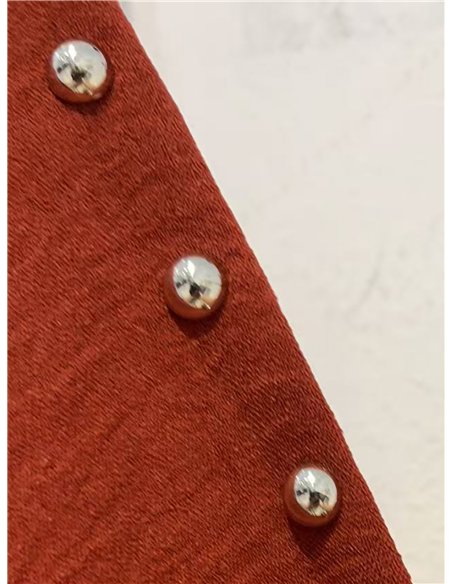 Vestido corto con tirantes y tachas