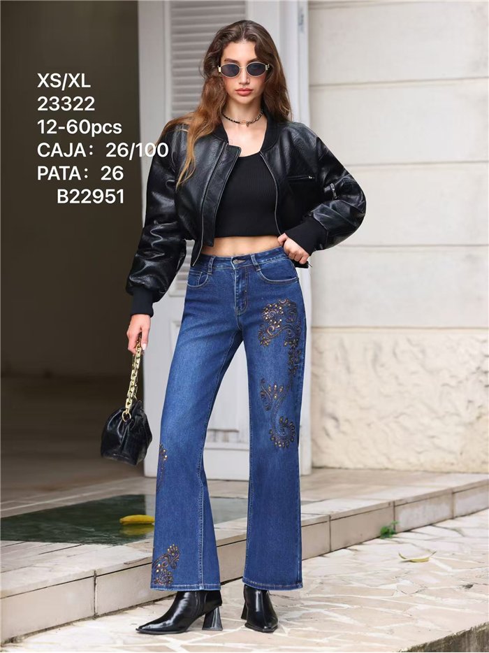 Jeans wide leg bordado paisley con tachas