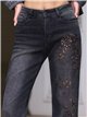 Jeans wide leg bordado paisley con tachas