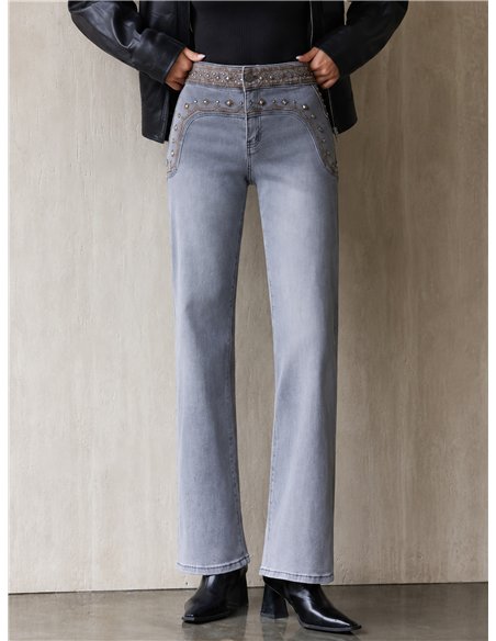 Jeans rectos cintura bordada con tachas