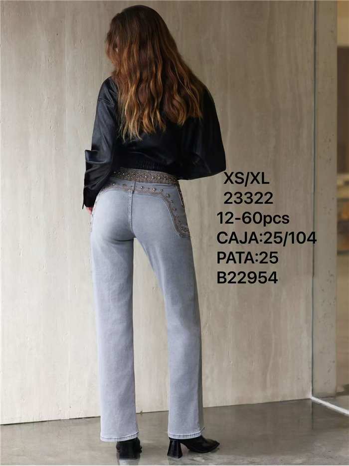 Jeans rectos cintura bordada con tachas