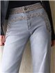Jeans rectos cintura bordada con tachas