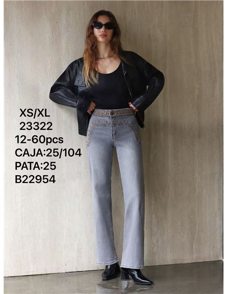 Jeans rectos cintura bordada con tachas