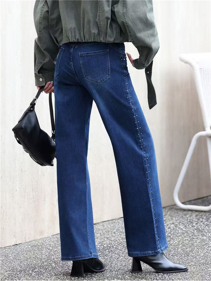 Jeans wide leg con tachas