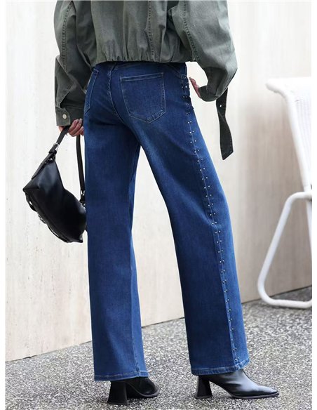 Jeans wide leg con tachas