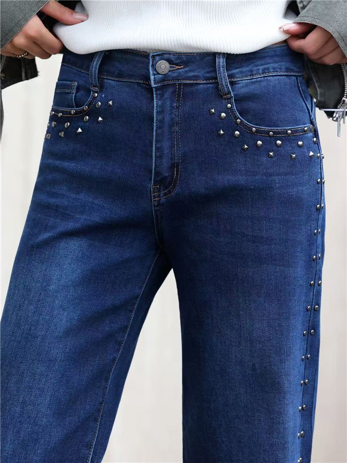Jeans wide leg con tachas