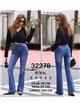 Jeans flare con tachas laterales