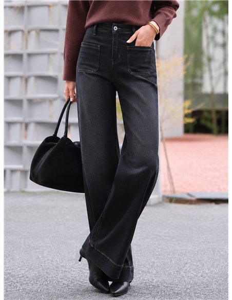 Jeans rectos negro con bolsillos delanteros