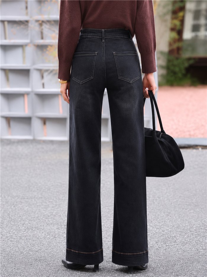 Jeans rectos negro con bolsillos delanteros