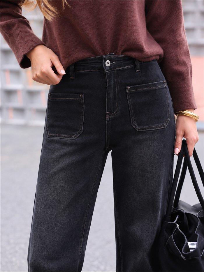 Jeans rectos negro con bolsillos delanteros