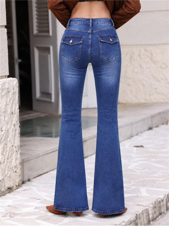 Jeans flare bolsillos con solapas