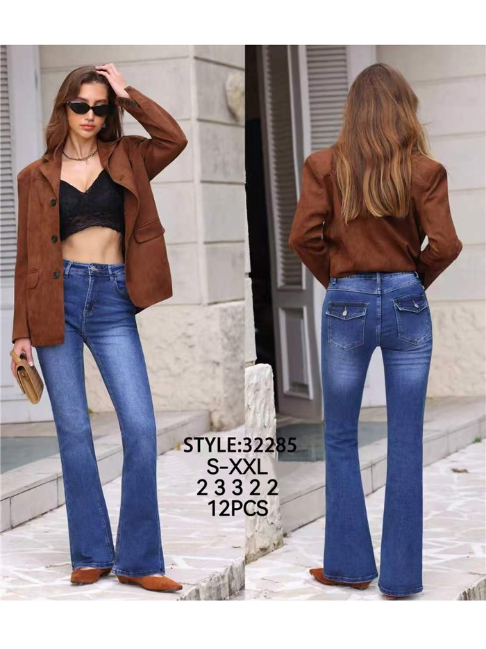 Jeans flare bolsillos con solapas