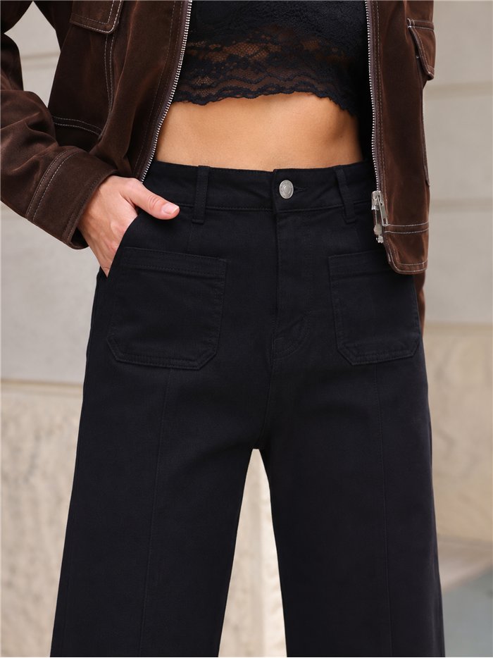 Jeans wide leg negro con bolsillos delanteros