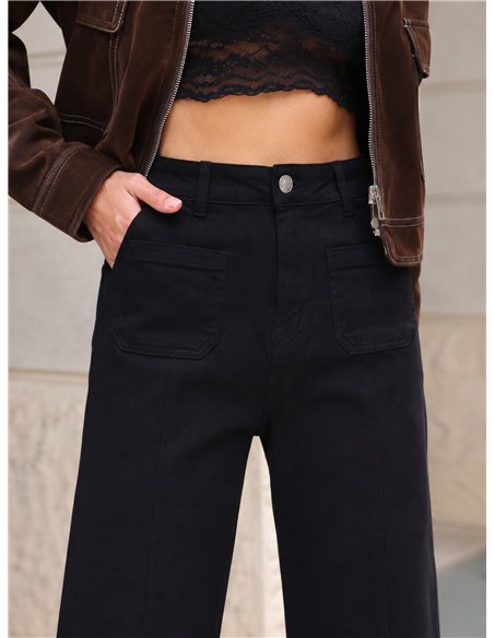 Jeans wide leg negro con bolsillos delanteros