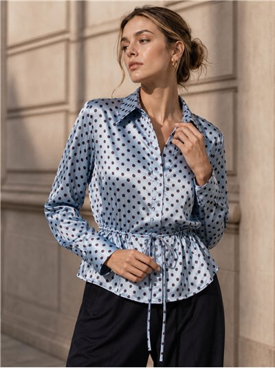 Camisa satinada lunares con cintura ajustable