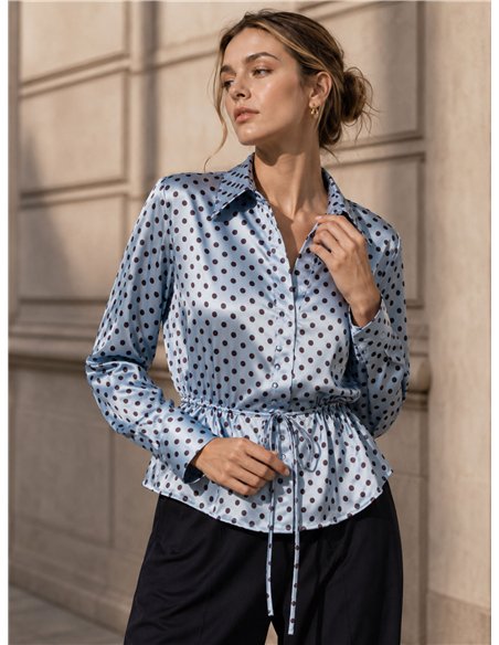 Camisa satinada lunares con cintura ajustable