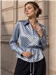 Camisa satinada lunares con cintura ajustable