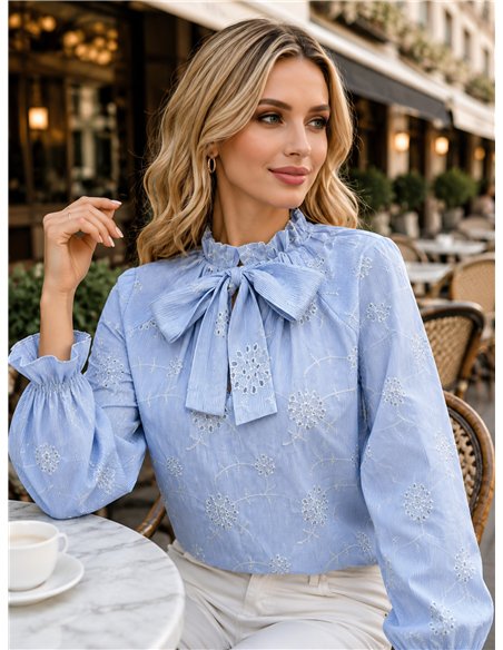 Blusa bordada con lazada