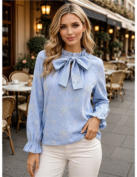 Blusa bordada con lazada