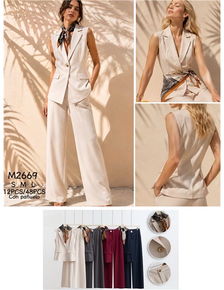 Conjunto chaleco con pañuelo y pantalón
