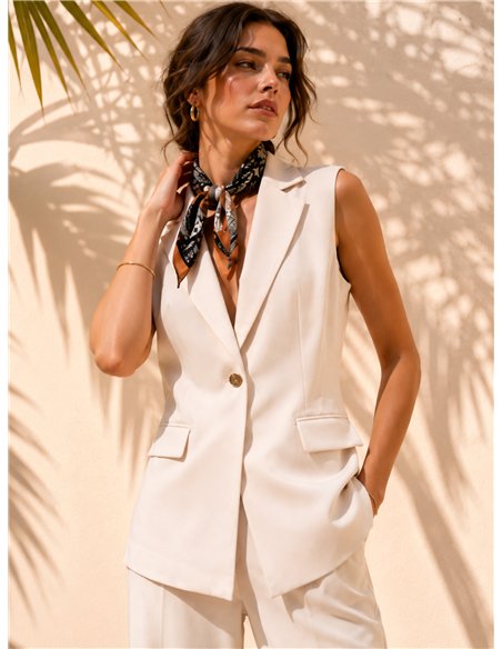 Conjunto chaleco con pañuelo y pantalón
