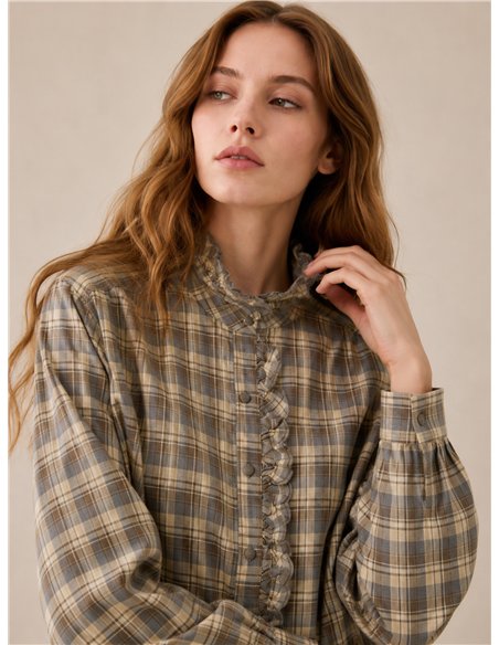 Camisa cuadros con volantes bordados