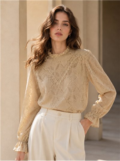 Blusa encaje cuello subido