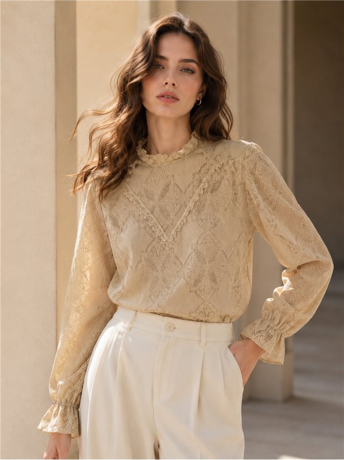 Blusa encaje cuello subido