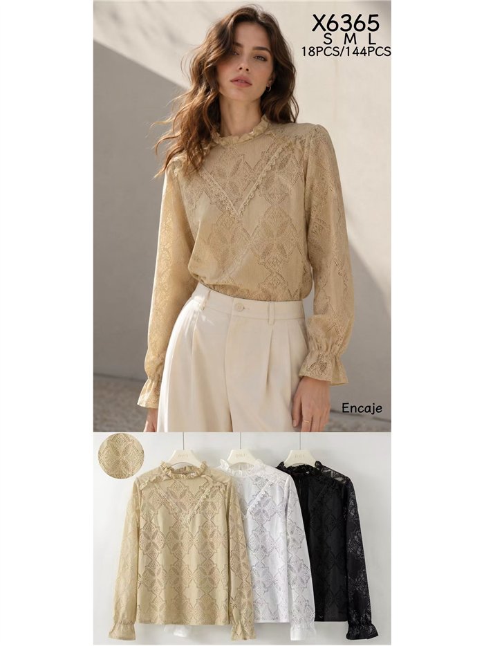 Blusa encaje cuello subido
