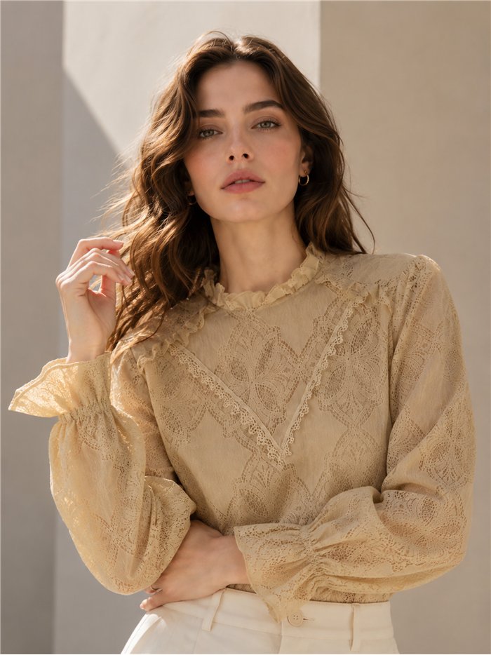 Blusa encaje cuello subido