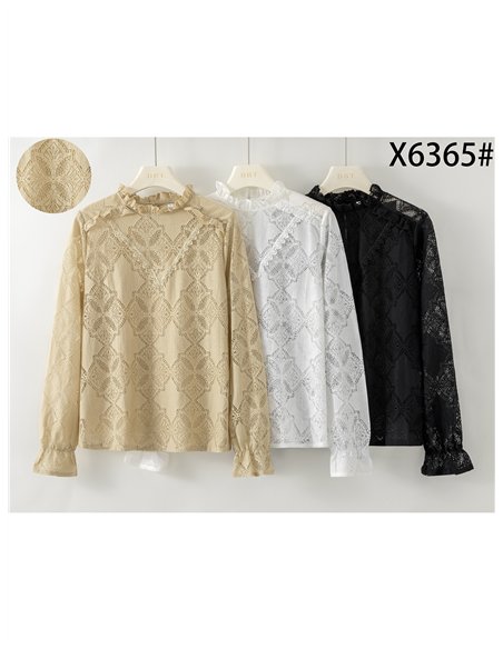 Blusa encaje cuello subido