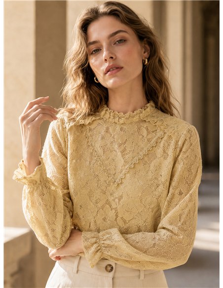 Blusa encaje con volante
