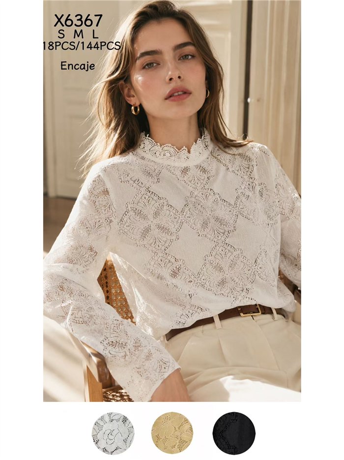Blusa encaje floral cuello alto