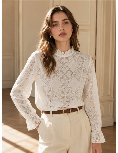 Blusa encaje floral cuello alto