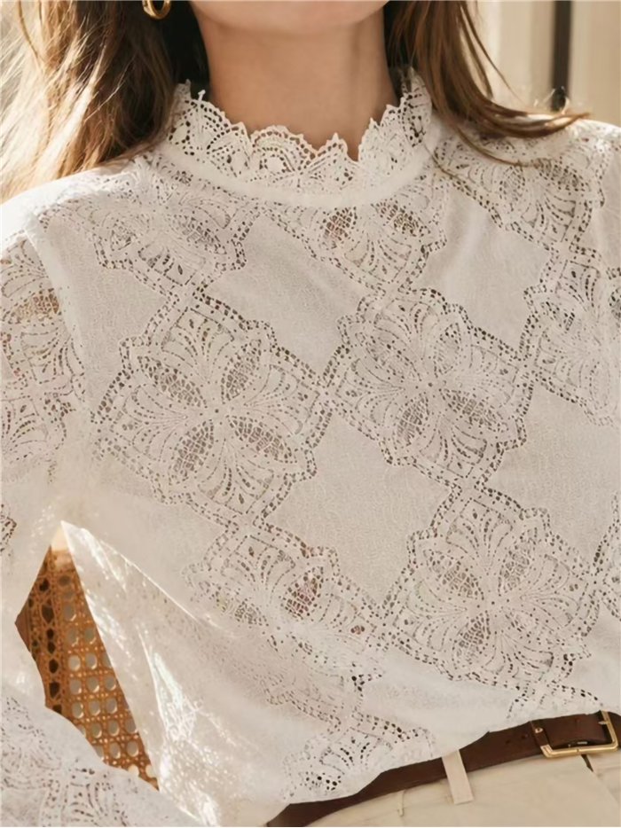Blusa encaje floral cuello alto