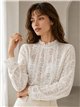 Blusa encaje calado cuello alto