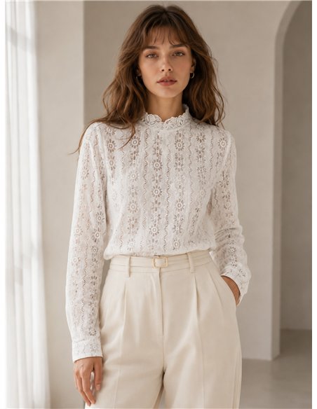 Blusa encaje calado cuello alto