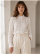 Blusa encaje calado cuello alto
