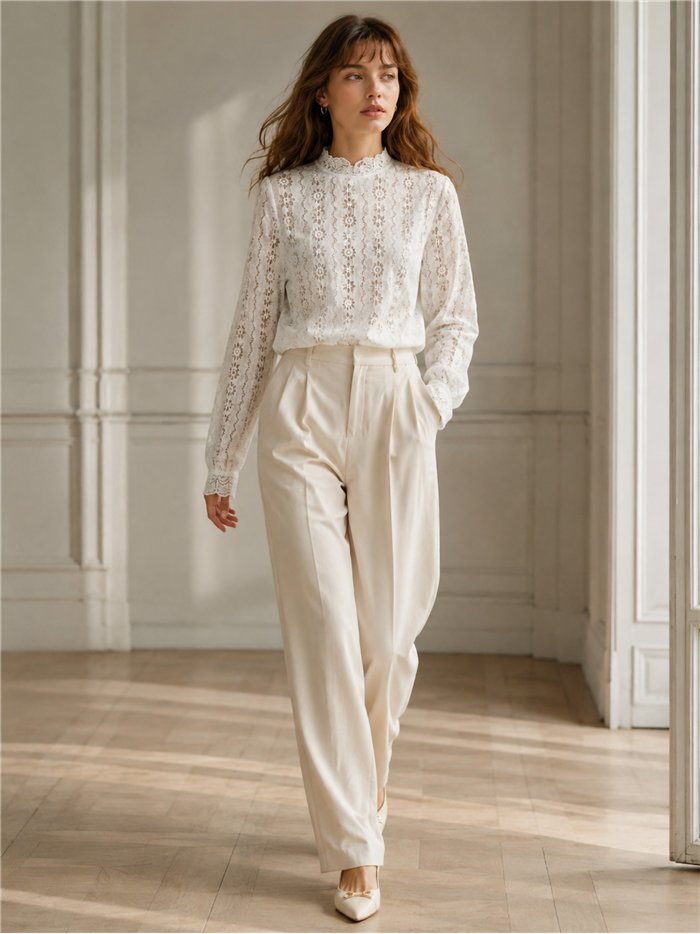 Blusa encaje calado cuello alto