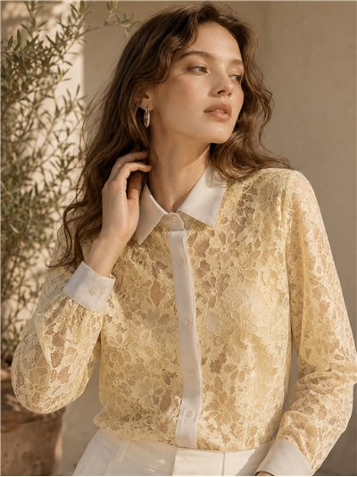 Camisa encaje floral con contraste