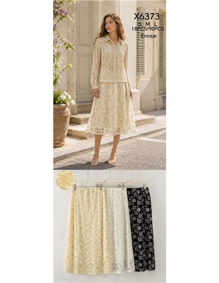 Falda midi de encaje con flores contrastes