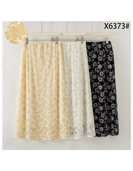 Falda midi de encaje con flores contrastes