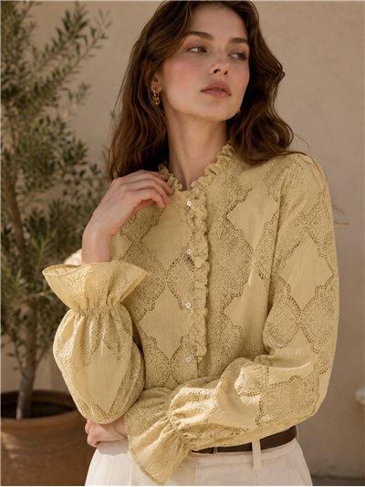 Chemise en dentelle à volants