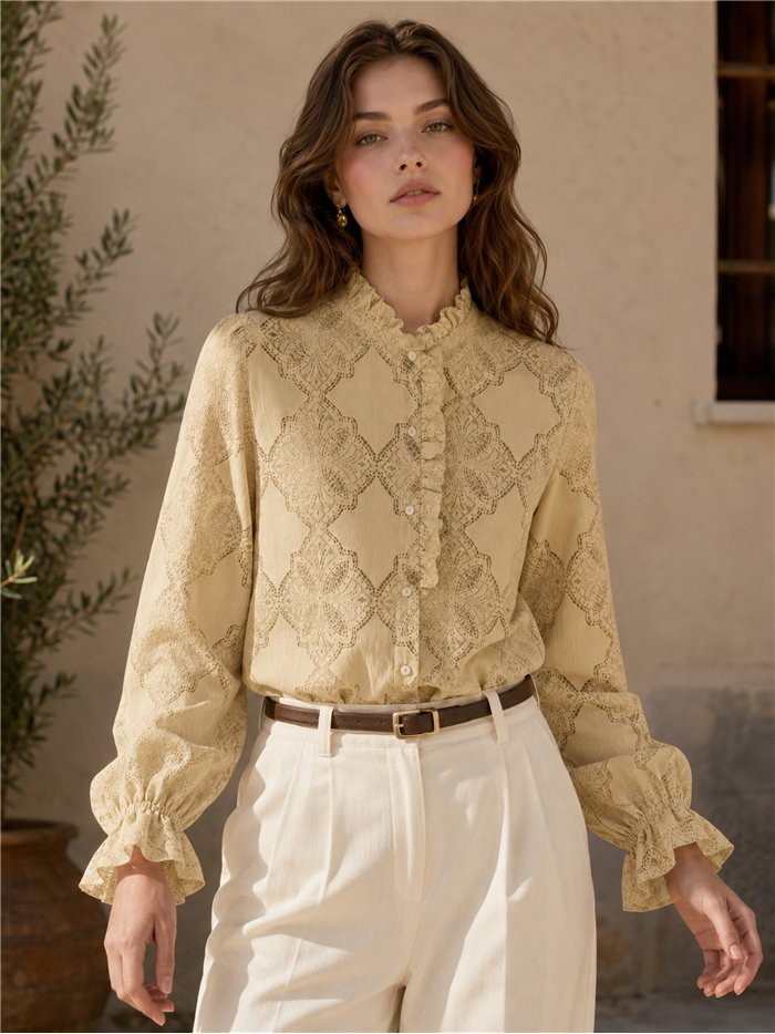 Blusa de renda com babados