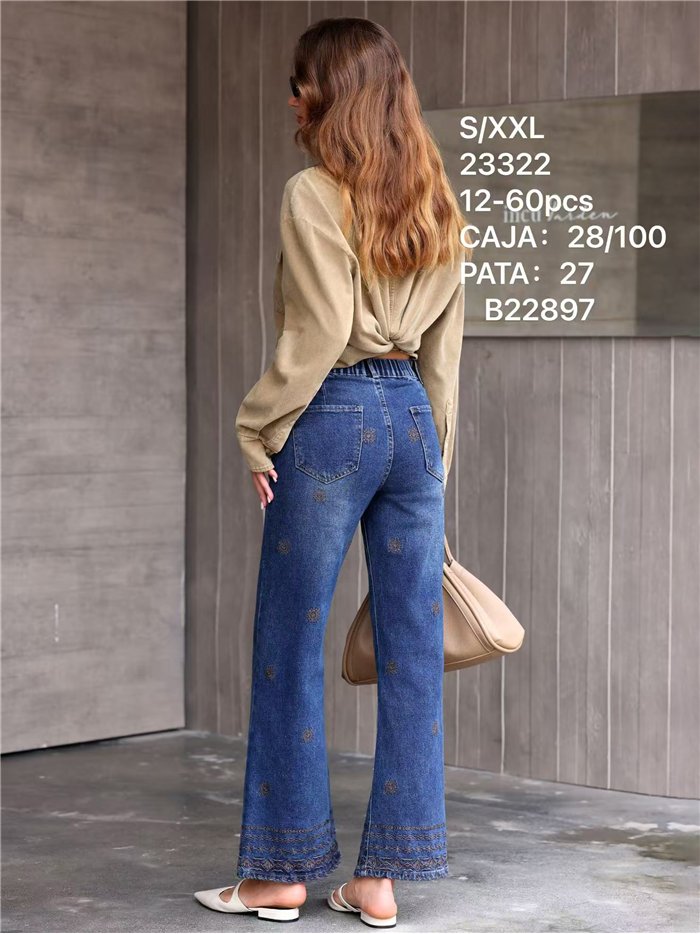 Jeans a gamba larga ricamati