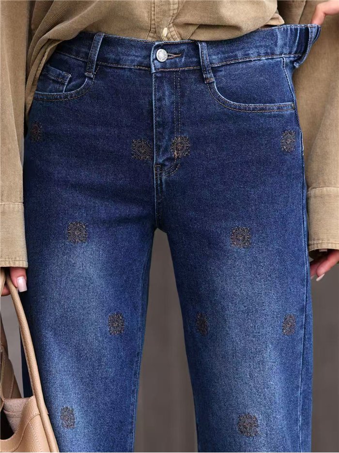 Jeans a gamba larga ricamati