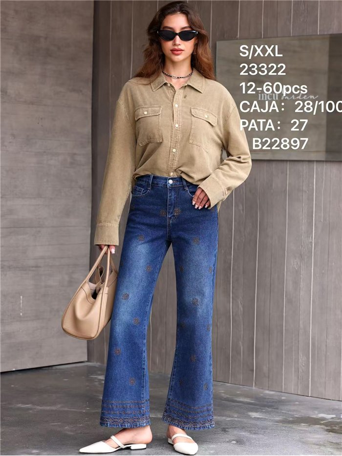 Jeans a gamba larga ricamati