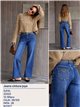 Jeans con cintura ricamata con gioielli.
